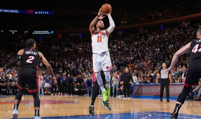  巴特勒三双热火加时险胜尼克斯  