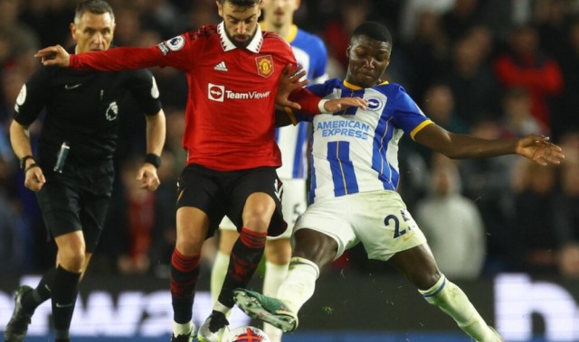  曼联争议红牌引热议，B费染红离场球队惨遭绝杀  