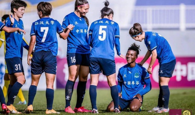  曼城女足夺得联赛冠军创历史  