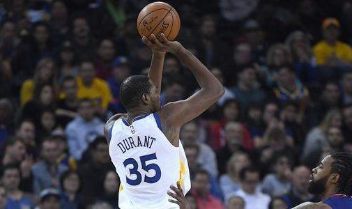  詹姆斯常规赛总得分突破四万分大关  