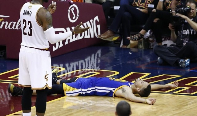  昂热中场失控致溃败，客场大比分不敌马赛陷入困境