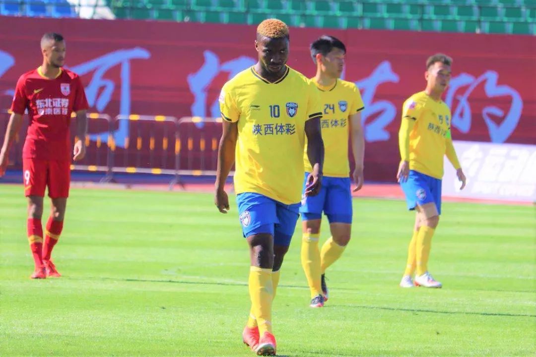  科隆主场球迷助威声浪高，球队逆境扳平保留希望  