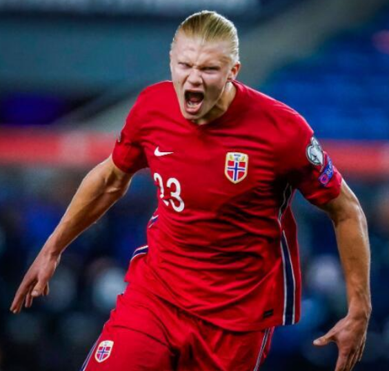  多特蒙德哈兰德戴帽助球队客场大胜副班长锁定前四